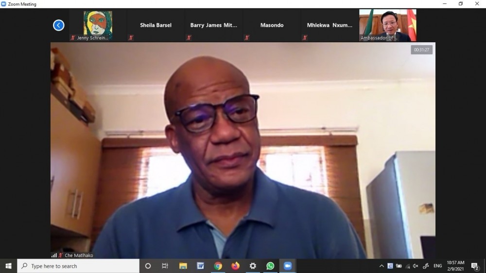 Ủy viên Bộ Chính trị, Tổng Bí thư thứ 2 Đảng Cộng sản Nam Phi Chris Matlhako tham dự buổi trao đổi theo hình thức trực tuyến. (Nguồn: TTXVN)