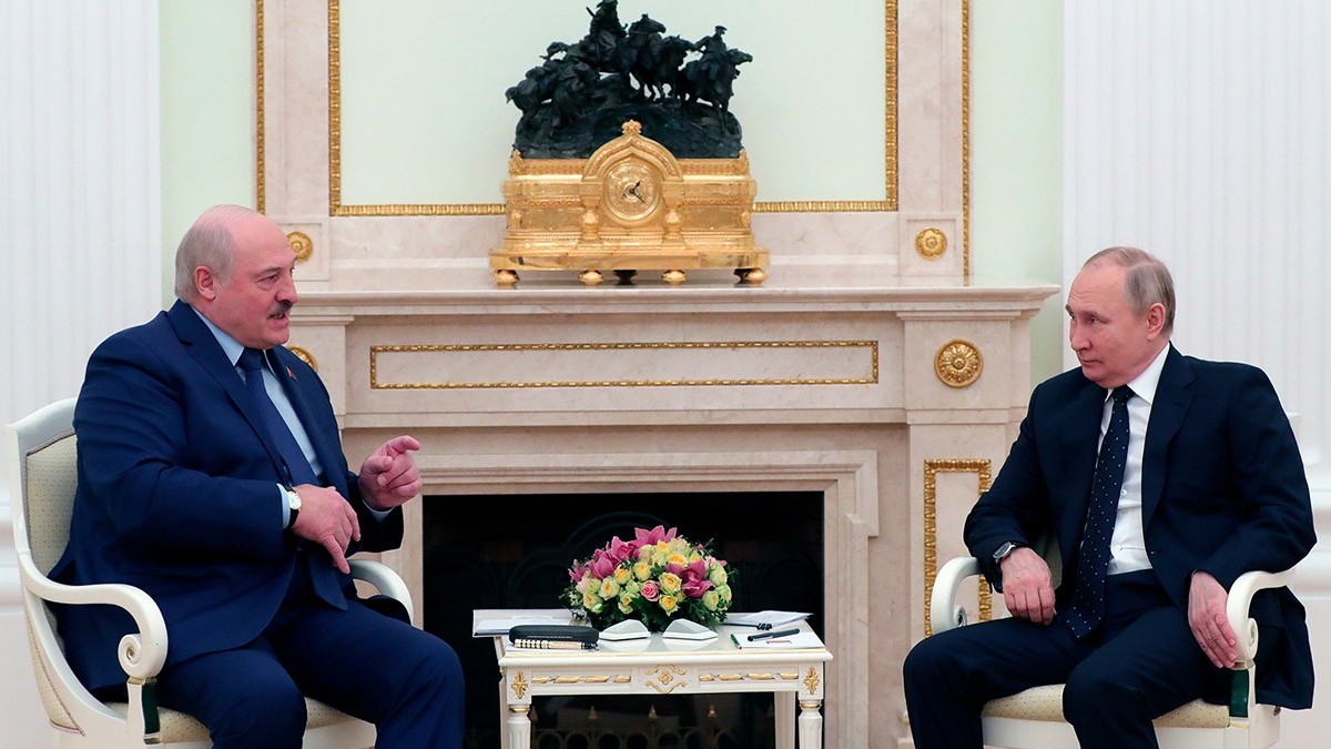 Nga sẽ cung cấp thiết bị quân sự hiện đại cho Belarus; Ukraine nói Moscow ‘lôi kéo’ Minsk