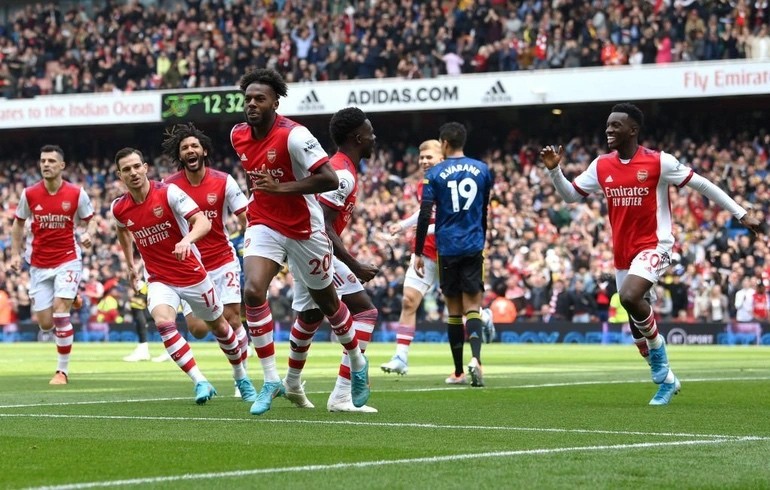 Arsenal có bàn thắng chỉ sau ba phút thi đấu. Arsenal có bàn thắng chỉ sau ba phút thi đấu.