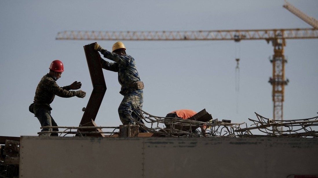 Trung Quốc: Xét nghiệm, phong tỏa diện rộng khiến hoạt động sản xuất giảm mạnh