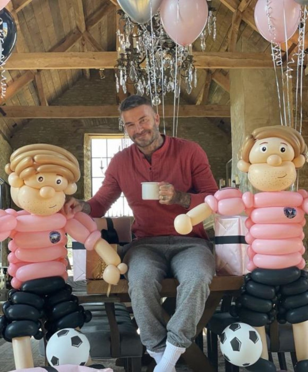 Victoria khoe ảnh David Beckham rạng rỡ đón sinh nhật tuổi 46