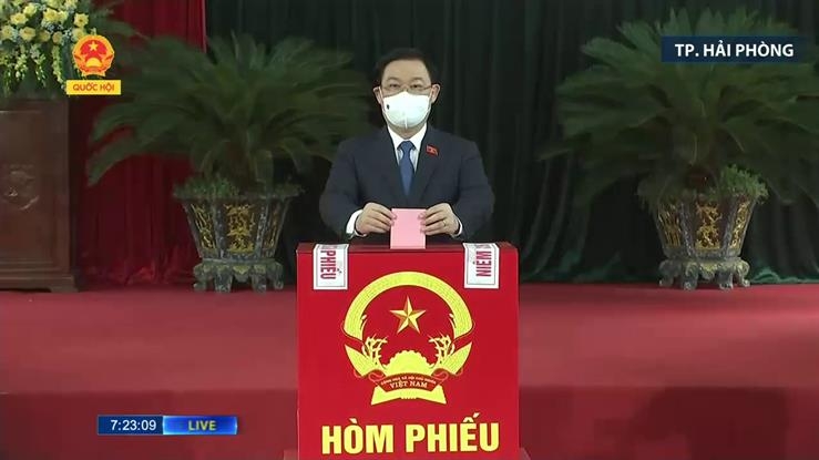 4 điểm cầu đặc biệt và 4 cử tri đặc biệt