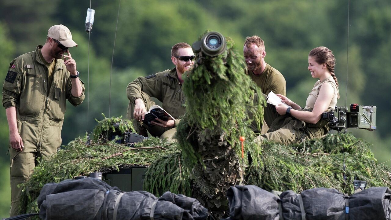 Quốc vụ khanh Bộ Quốc phòng Đức có vô tình làm lộ bí mật quốc gia?