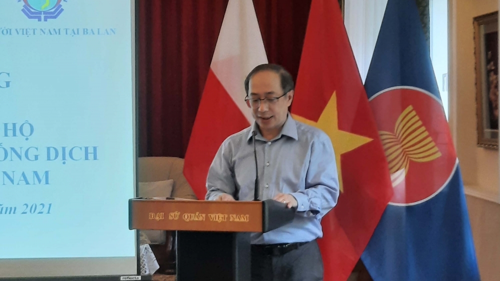 Đại sứ quán và cộng đồng người Việt tại Ba Lan quyên góp ủng hộ phòng, chống Covid-19