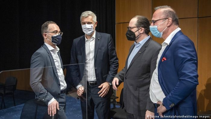 Các Bộ trưởng Ngoại giao các nước EU trước một cuộc họp tại Lisbon (Bồ Đào Nha) về việc trừng phạt Belarus. (Nguồn: DW)