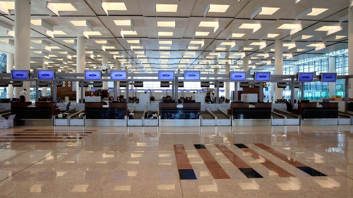 Covid-19: Chưa tiêm vaccine không được ‘bay’ ở Pakistan; UAE cấm đi, đến từ Afghanistan và Indonesia