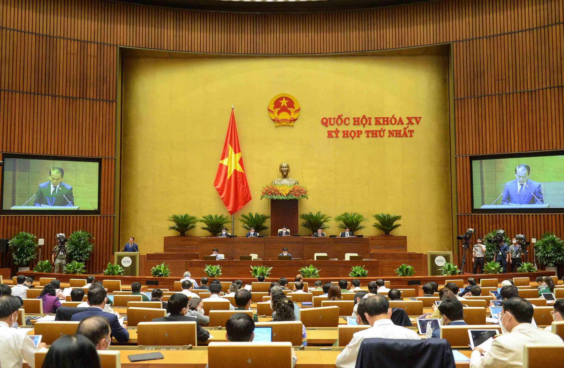 Chiều 21/7, Quốc hội thảo luận ở hội trường về dự kiến Chương trình xây dựng luật, pháp lệnh năm 2022, điều chỉnh Chương trình xây dựng luật, pháp lệnh năm 2021.