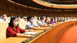 Kỳ họp thứ Nhất, Quốc hội khóa XV: Ngày làm việc thứ năm, Quốc hội điều chỉnh chương trình, bổ sung nội dung phòng, chống dịch Covid-19