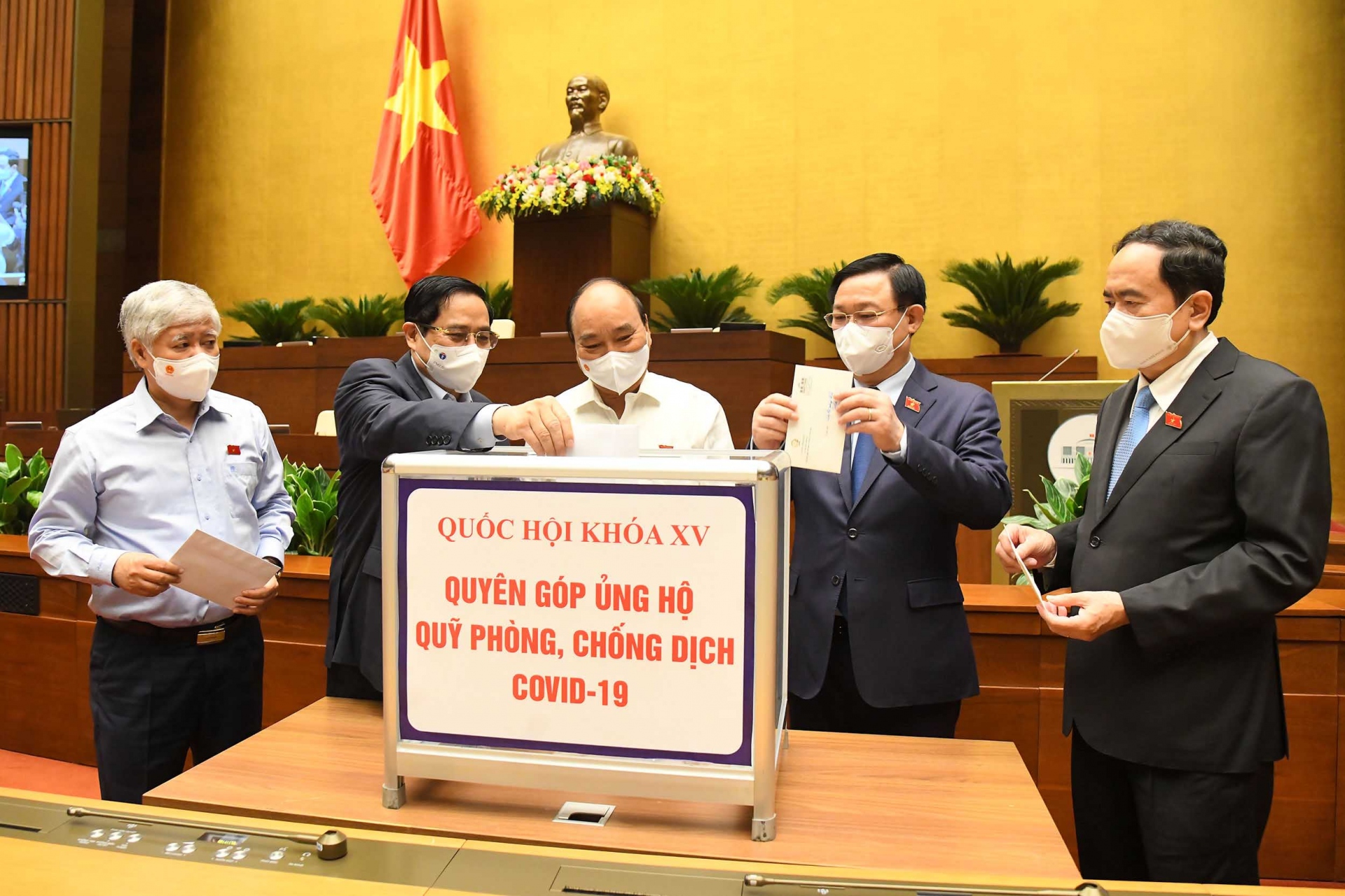 Chống dịch Covid-19: Quyết liệt nhưng không thái quá, cách ly mà không tách rời Chống dịch Covid-19: Quyết liệt nhưng không thái quá, cách ly mà không tách rời