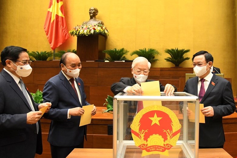 Các vị Lãnh đạo Đảng, Nhà nước bỏ phiếu bầu Chủ tịch nước. Các vị Lãnh đạo Đảng, Nhà nước bỏ phiếu bầu Chủ tịch nước.