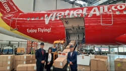 Đại sứ quán Việt Nam tại Đức tiếp nhận 10 tấn hàng viện trợ Việt Nam chống Covid-19