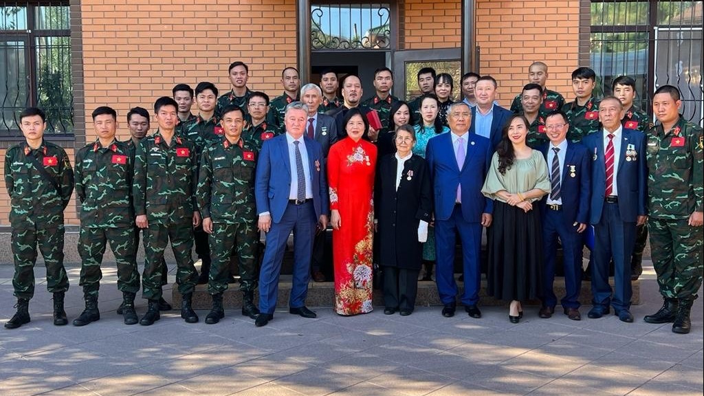 Tiếp tục vun đắp tình hữu nghị giữa quân đội Việt Nam và Kazakhstan