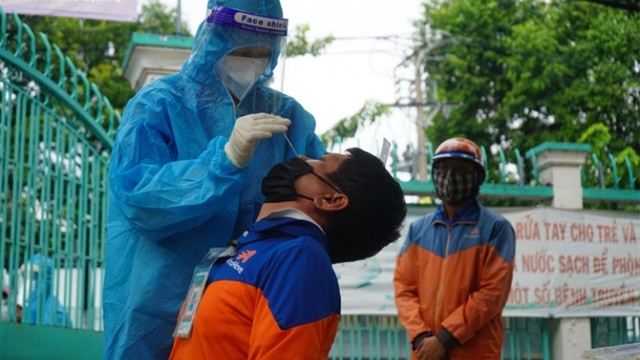 TP. Hồ Chí Minh tiếp tục thực hiện xét nghiệm test nhanh COVID-19 miễn phí cho lực lượng shipper. TP. Hồ Chí Minh tiếp tục thực hiện xét nghiệm test nhanh COVID-19 miễn phí cho lực lượng shipper.