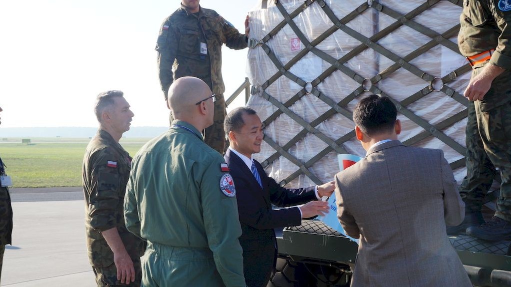 Tiếp nhận 8 tấn thiết bị y tế phòng chống dịch Covid-19 do chính phủ Ba Lan viện trợ TP. Hồ Chí Minh