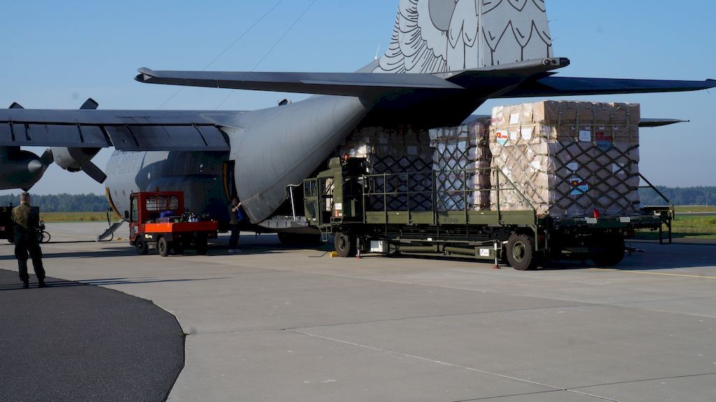 Tiếp nhận 8 tấn thiết bị y tế phòng chống dịch Covid-19 do chính phủ Ba Lan viện trợ TP. Hồ Chí Minh