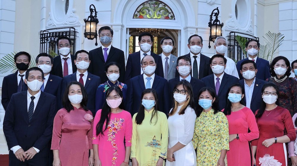 Chủ tịch nước thăm Đại sứ quán và gặp gỡ cộng đồng người Việt tại Cuba