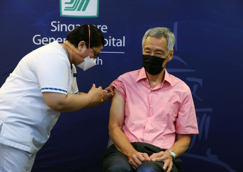 Tiêm mũi vaccine Covid-19 thứ ba có thực sự an toàn và hiệu quả?