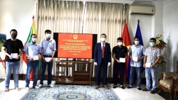 Trao hỗ trợ của Mặt trận Tổ quốc Việt Nam cho bà con cộng đồng gặp khó khăn tại Myanmar