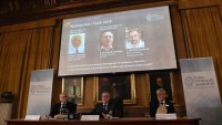 Nobel Vật lý 2016: Khám phá bí ẩn của vật chất đặc biệt