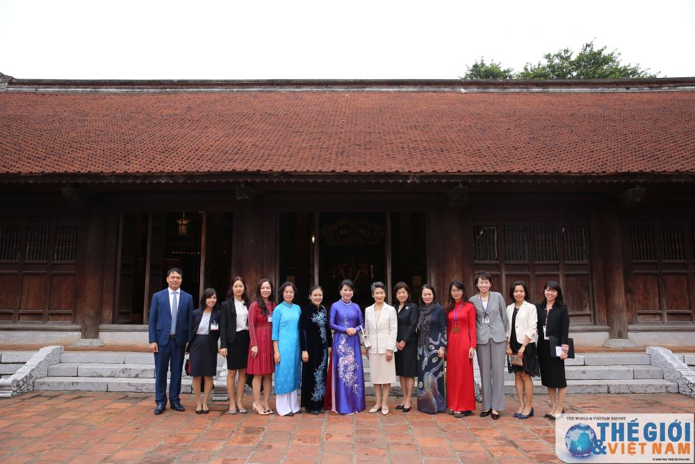 phu nhan thu tuong nhat ban tham van mieu quoc tu giam