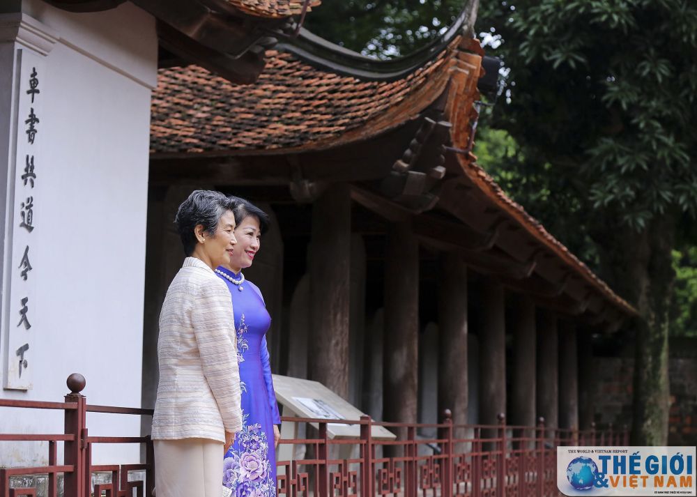 phu nhan thu tuong nhat ban tham van mieu quoc tu giam