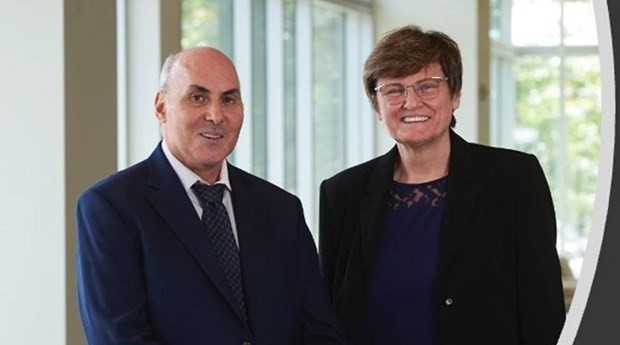 Hai nhà khoa học Katalin Kariko (phải) và Drew Weissman đã đi tiên phong trong công nghệ vaccine mRNA. (Nguồn: Lasker)