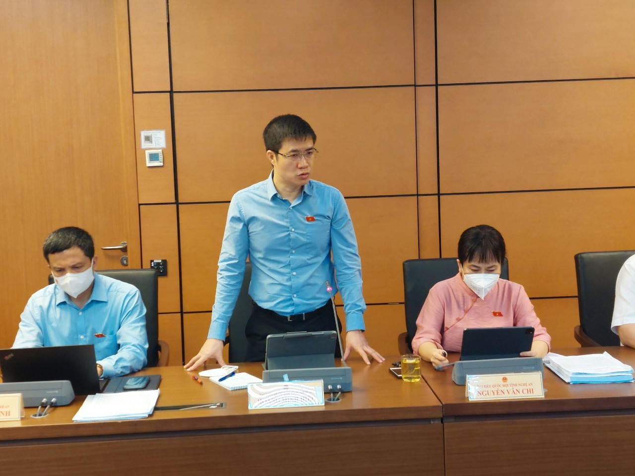 Đại biểu Hoàng Minh Hiếu (Nghệ An). Đại biểu Hoàng Minh Hiếu (Nghệ An).