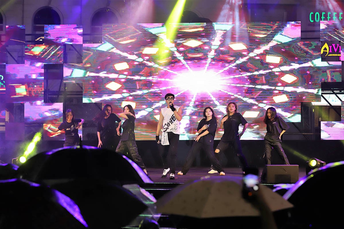 Một tiết mục biểu diễn của bạn trẻ HN trong chương trình. Một tiết mục biểu diễn của bạn trẻ HN trong chương trình.