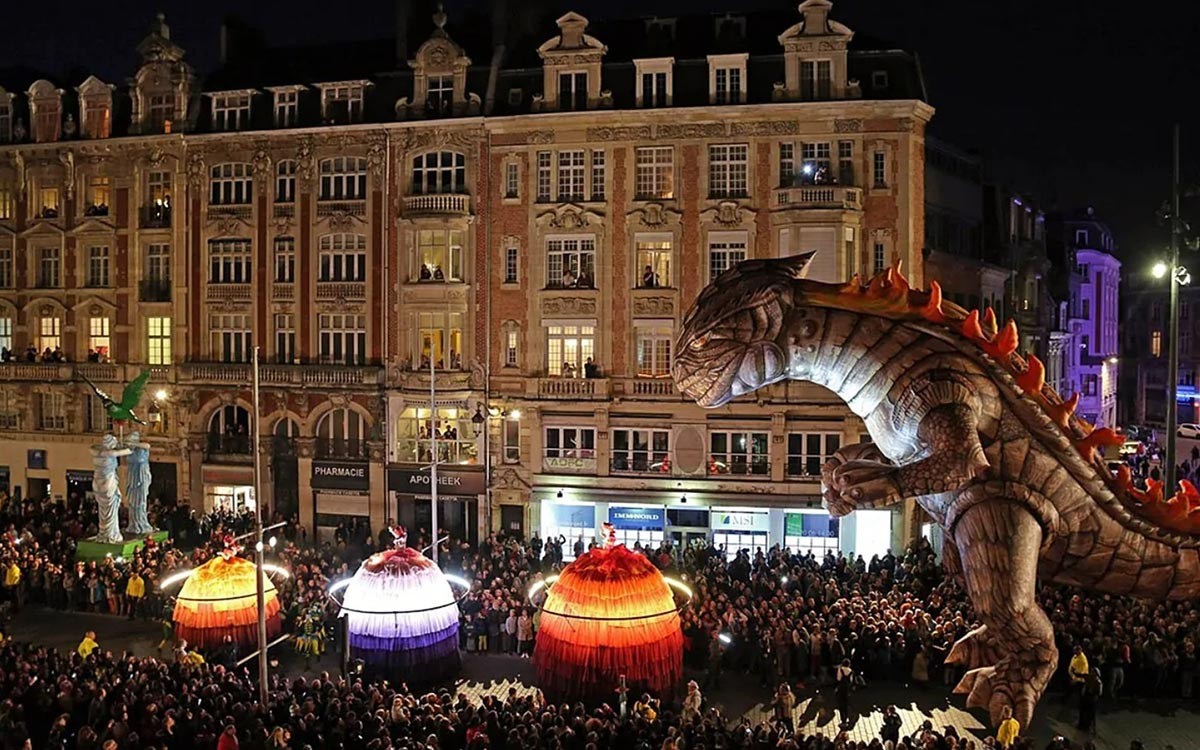 Hoàng tráng, rực rỡ 'Đêm Trắng' nghệ thuật phiên bản mùa Thu cuối cùng tại Paris