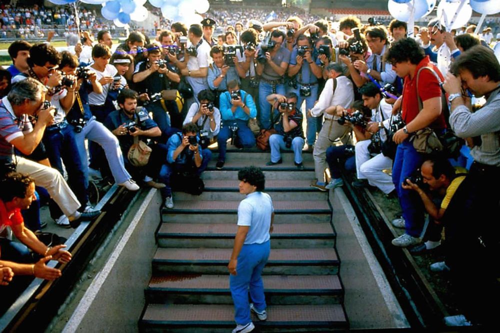 Cuộc đời và sự nghiệp đầy màu sắc của Maradona qua ảnh