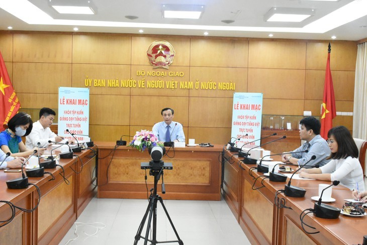 Bế mạc Lớp tập huấn dành cho giáo viên kiều bào dạy tiếng Việt ở địa bàn châu Á – Australia