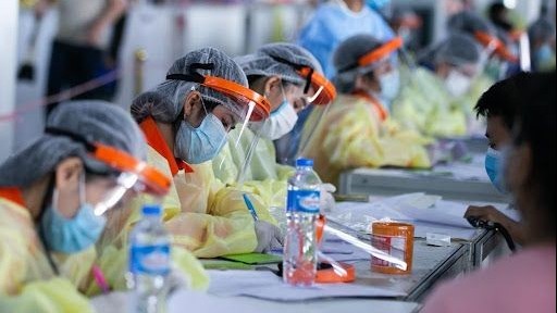 Covid-19: Lào tiêm vaccine cho thanh thiếu niên, Hong Kong (Trung Quốc) tiêm vaccine Sinovac cho trẻ 3-17 tuổi