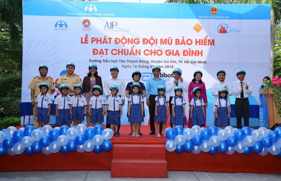 Hơn 1.000 người dự phát động đội mũ bảo hiểm đạt chuẩn cho gia đình