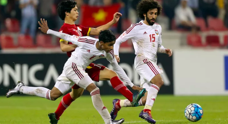 cong phuong lot vao nhom 10 cau thu lam rang danh bong da chau a