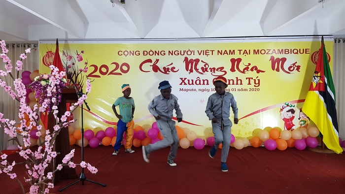 cong dong nguoi viet tai mozambique gap go mung xuan canh ty