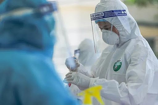 Covid-19 ở Việt Nam chiều 3/1: Thêm 12 ca mắc mới, 1 người trên 70 tuổi