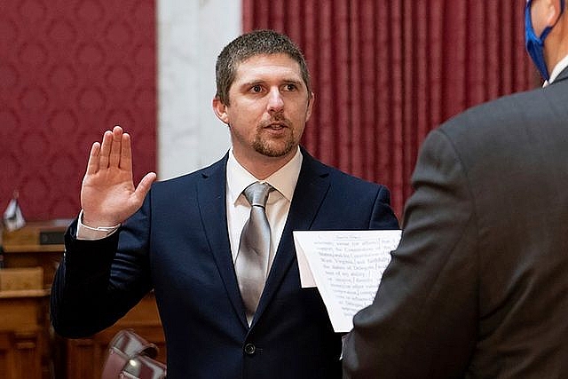 Tham gia bạo loạn ở đồi Capitol, nghị sĩ Mỹ phải từ chức Tham gia bạo loạn ở đồi Capitol, nghị sĩ Mỹ phải từ chức