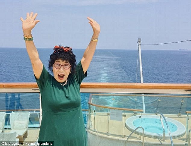 Khi bậc cao niên châu Á mê kỹ thuật số