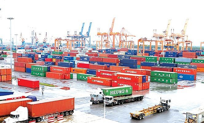 Xuất khẩu ngày 22-24/1: Xuất khẩu ngày 22-24/1: Tắc biên, thanh long Việt 'bay' sang Australia; nhập siêu bất ngờ quay trở lại