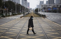 choi mot minh mot kieu virus corona se go cua chau phi