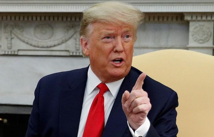 Tổng thống Trump nổi giận vì quan chức Mỹ để 14 người nhiễm virus corona về nước