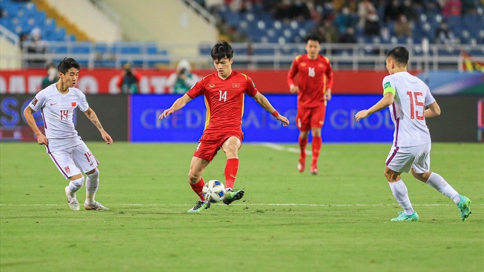 Chủ tịch nước Nguyễn Xuân Phúc chúc mừng đội tuyển Việt Nam sau chiến thắng lịch sử