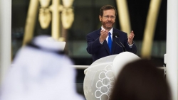 Mỹ triển khai máy bay, tàu chiến tới UAE