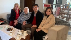 Đại sứ Việt Nam tại Hy Lạp thăm và chúc Tết gia đình anh hùng Nguyễn Văn Lập