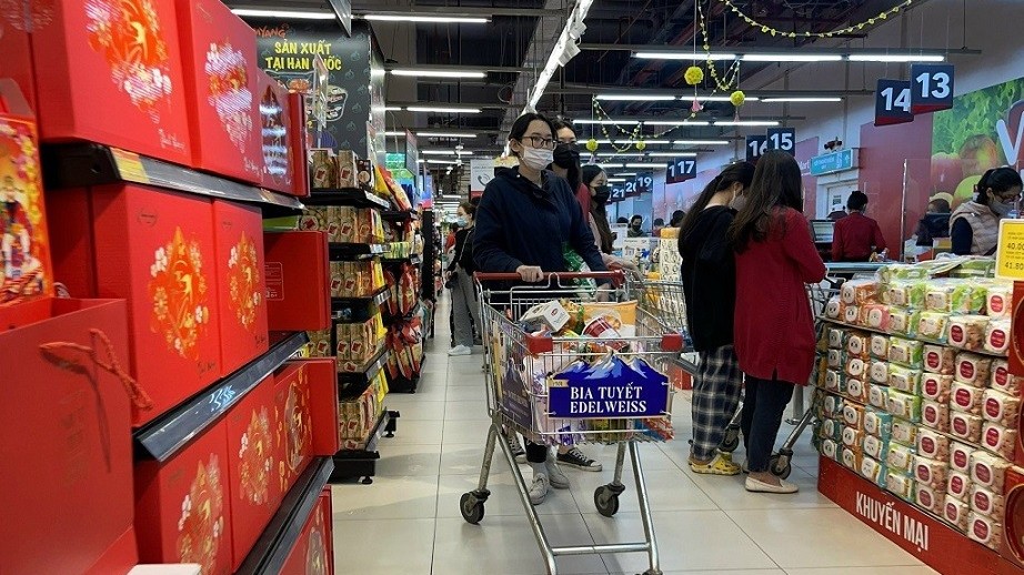 Mùng 2 Tết, thị trường hàng hoá bắt đầu sôi động trở lại