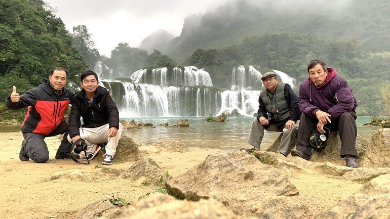 Nhóm bạn thân U70 'phượt' từ Lâm Đồng ra Tây Bắc, thực hiện lời hứa 50 năm