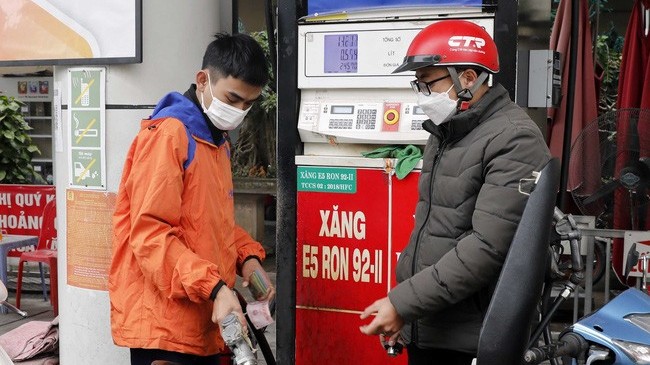 Giá xăng dầu có thể tăng mạnh vào 21/2, dù đã ở mức cao nhất 8 năm