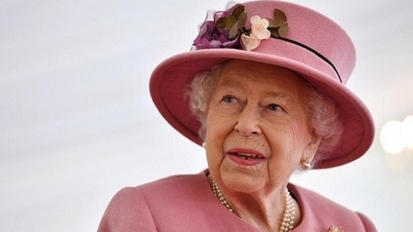 Nữ hoàng Anh nhiễm Covid-19