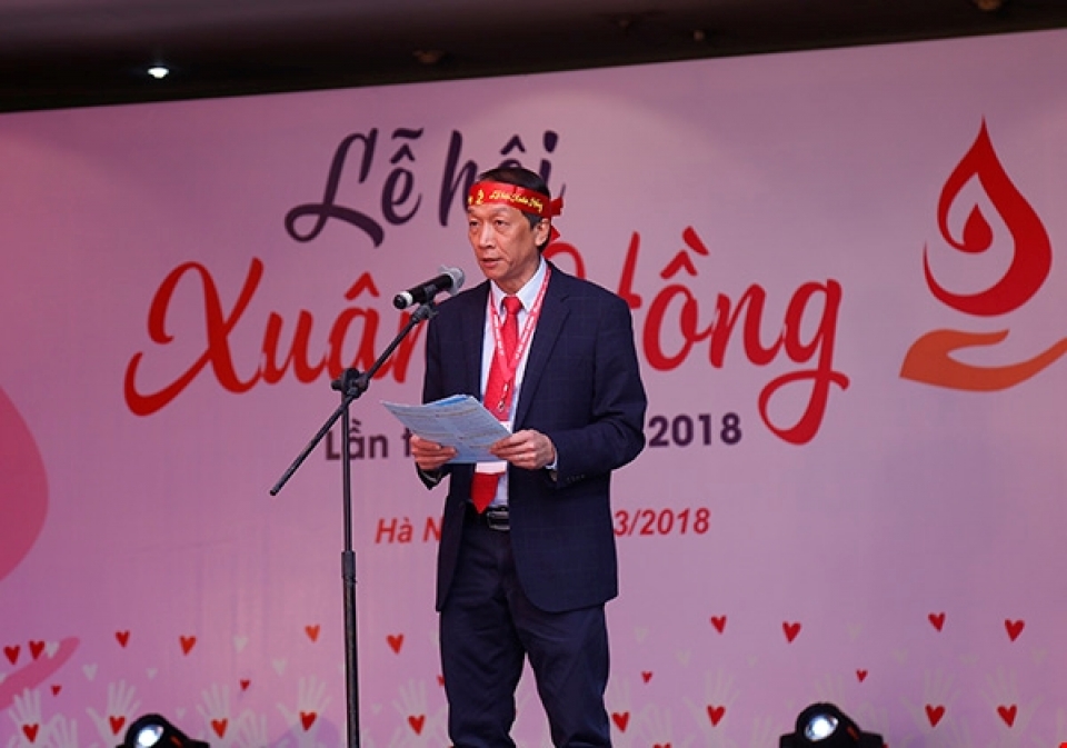 Hơn 2.000 người tham gia hiến máu tại “Lễ hội Xuân Hồng” hon 2000 nguoi tham gia hien mau tai le hoi xuan hong