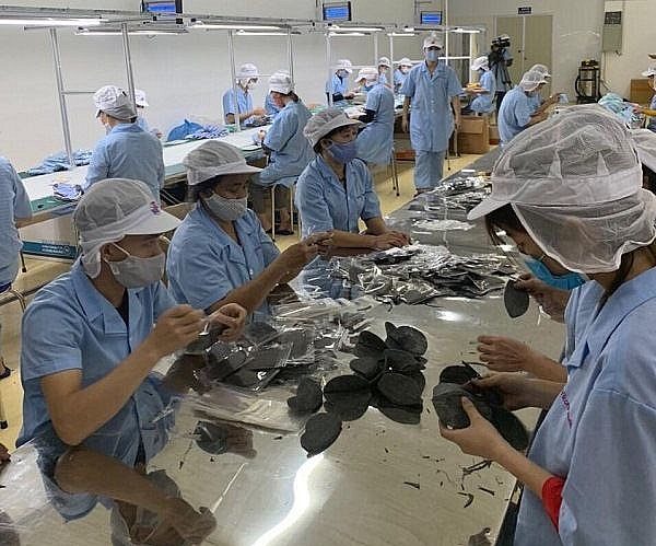 Tặng khẩu trang kháng khuẩn cho trường học và lực lượng tuyến đầu chống dịch Covid-19 tang khau trang khang khuan cho truong hoc va luc luong tuyen dau chong dich covid 19